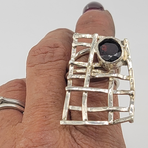 GARNET NET STATEMENT RING HANDMADE IN STERLING SILVER METAL 6 - Picture 4 of 7